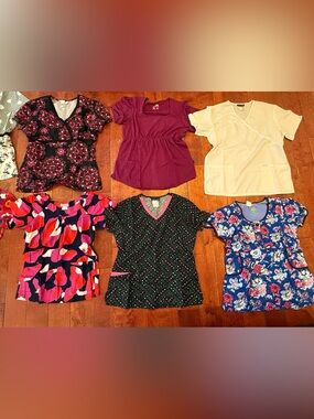 Women’s scrub lot size medium